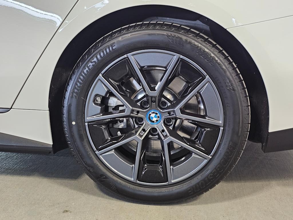 Thumbnail: 2023 BMW i4 - 7
