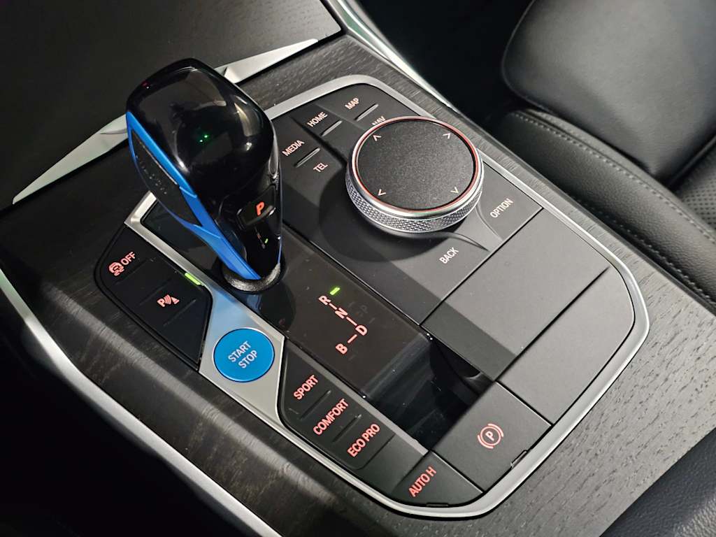 Thumbnail: 2023 BMW i4 - 16