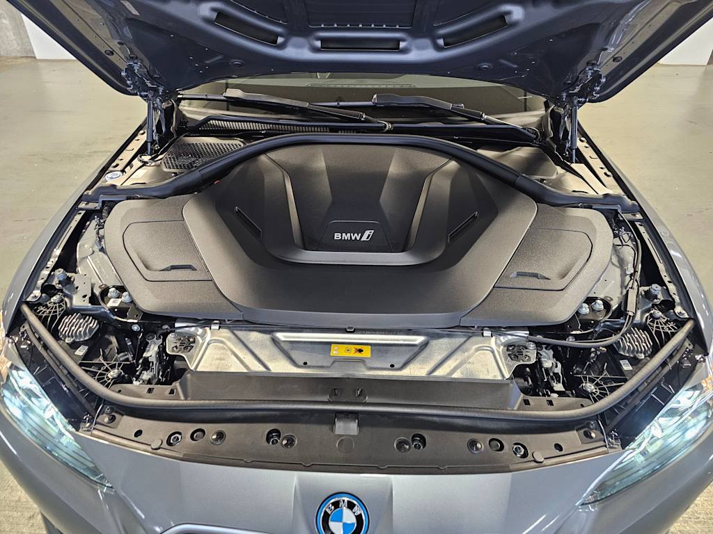 Thumbnail: 2023 BMW i4 - 8