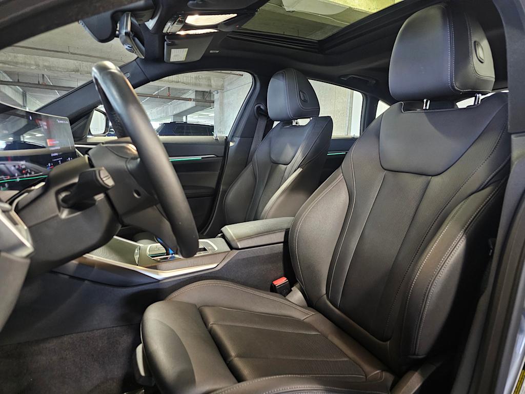 Thumbnail: 2023 BMW i4 - 10