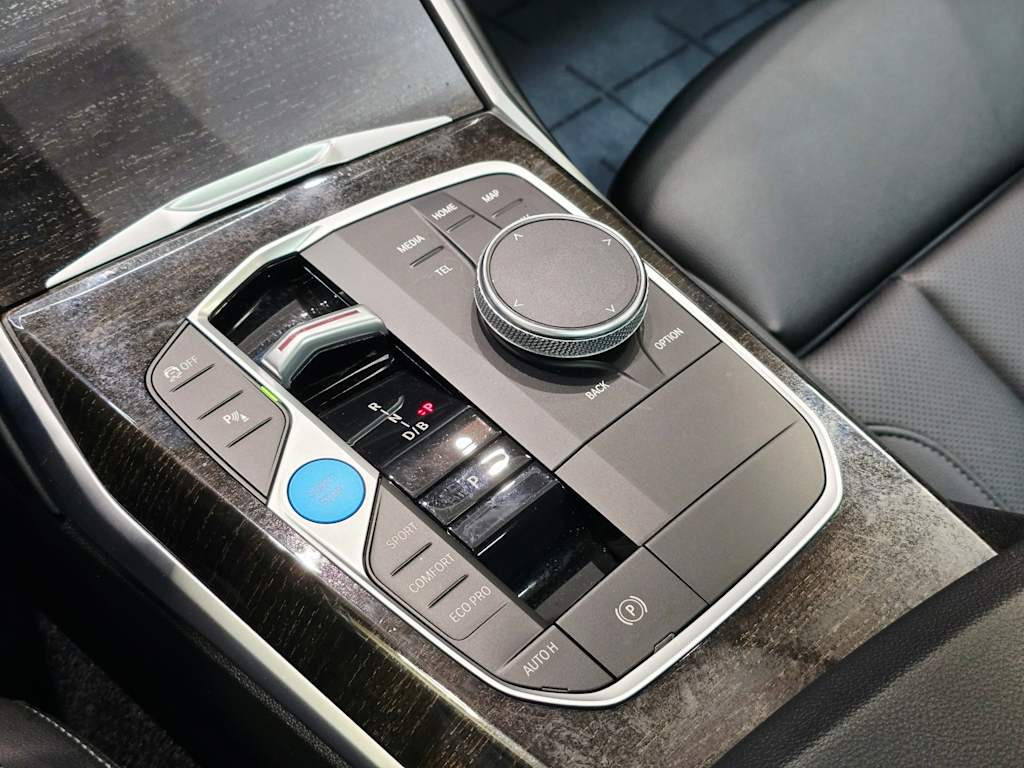 Thumbnail: 2023 BMW i4 - 17