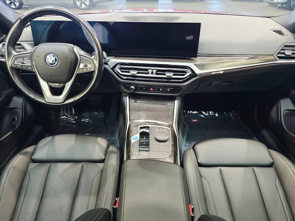 Thumbnail: 2023 BMW i4 - 10