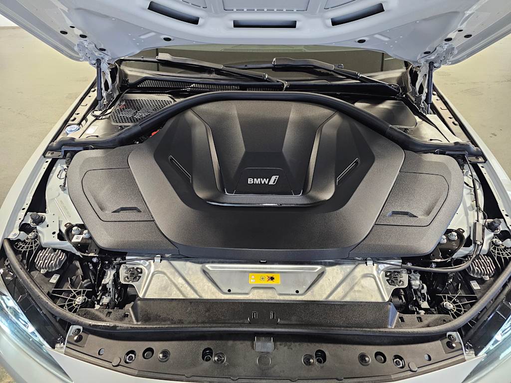 Thumbnail: 2023 BMW i4 - 8