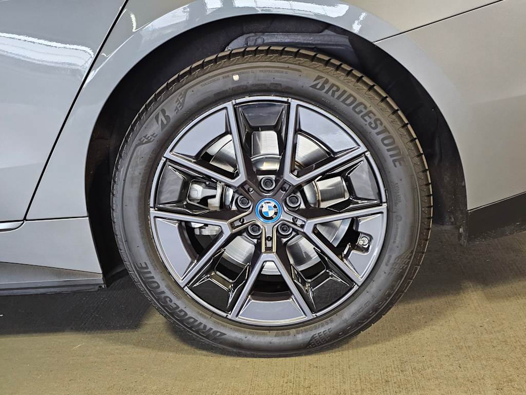 Thumbnail: 2023 BMW i4 - 7