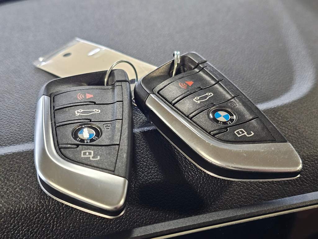 Thumbnail: 2023 BMW i4 - 19