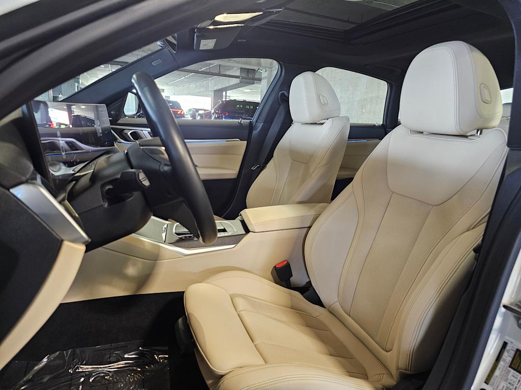 Thumbnail: 2023 BMW i4 - 10