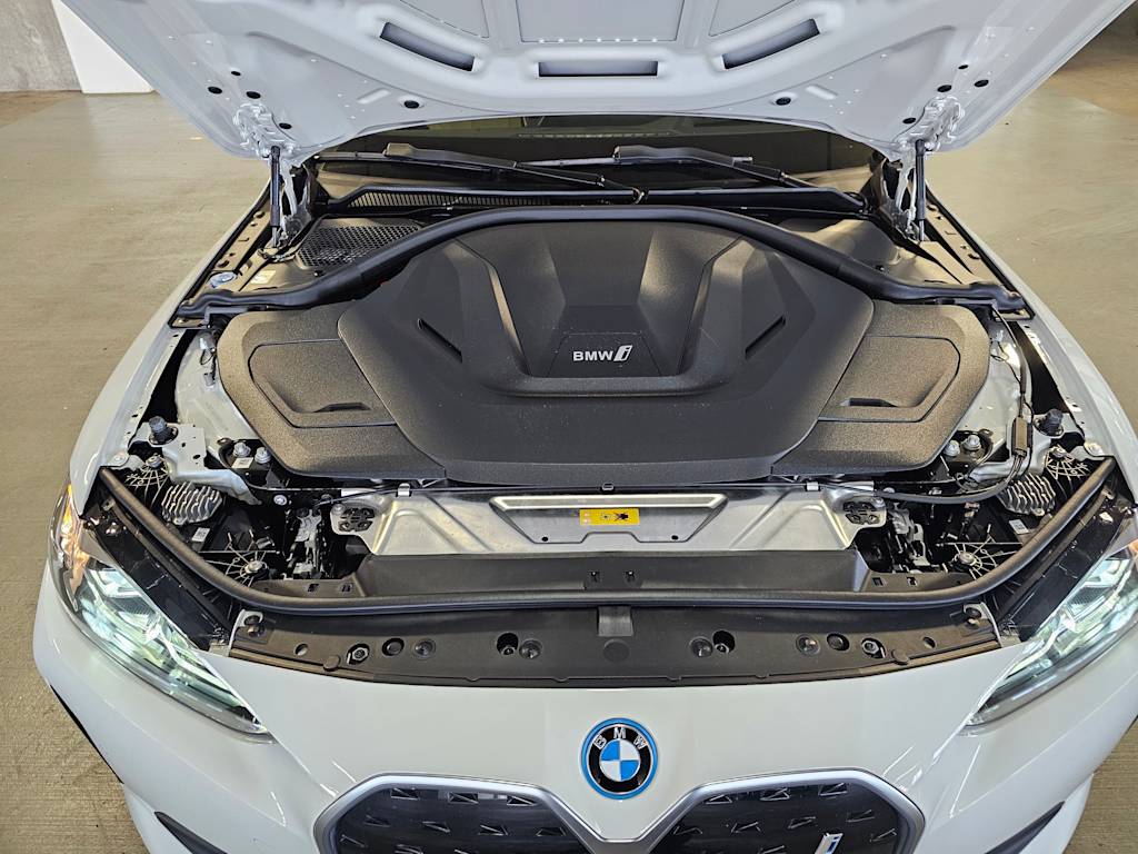 Thumbnail: 2023 BMW i4 - 8