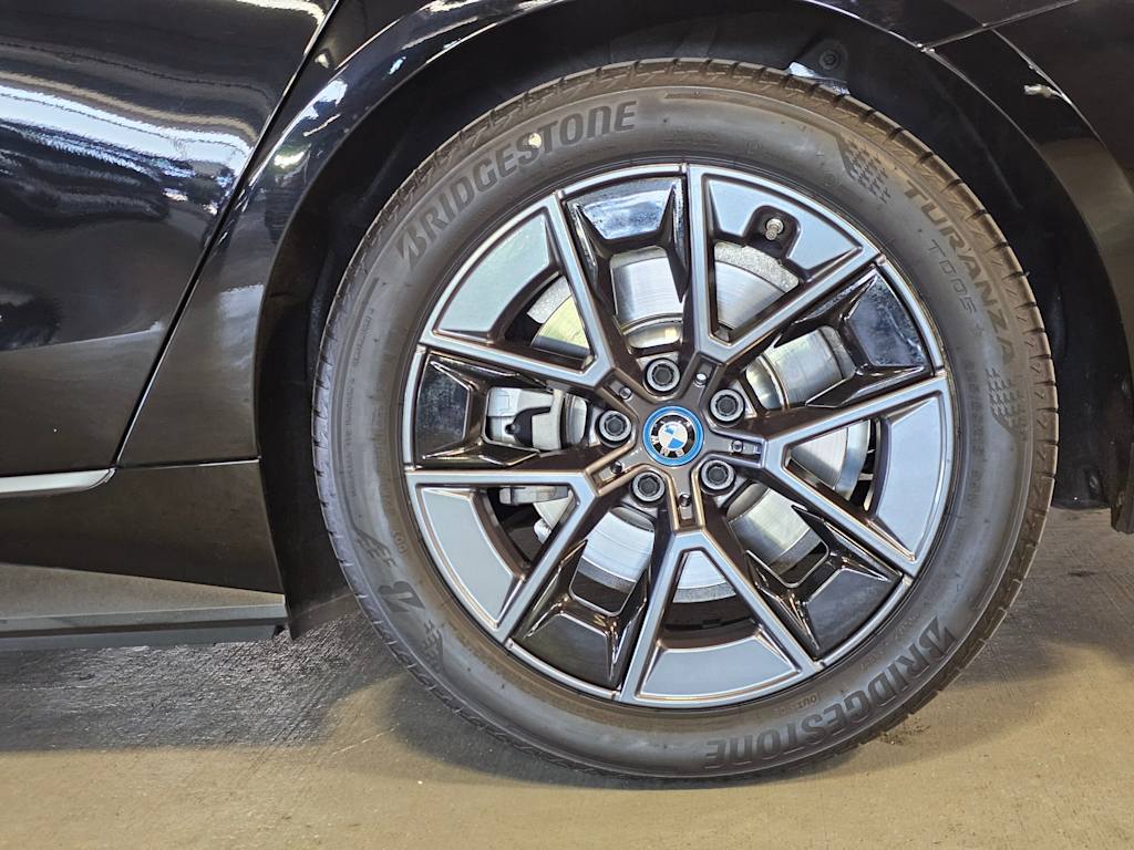 Thumbnail: 2023 BMW i4 - 7