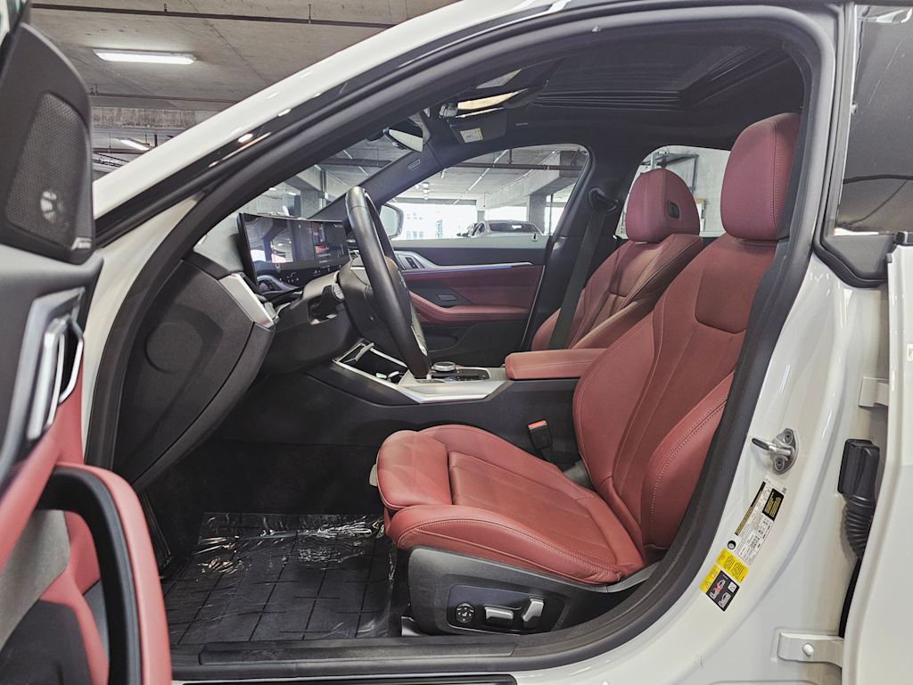Thumbnail: 2023 BMW i4 - 10