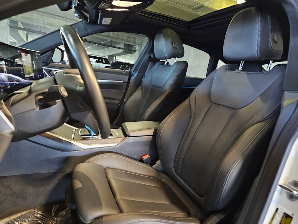 Thumbnail: 2023 BMW i4 - 10
