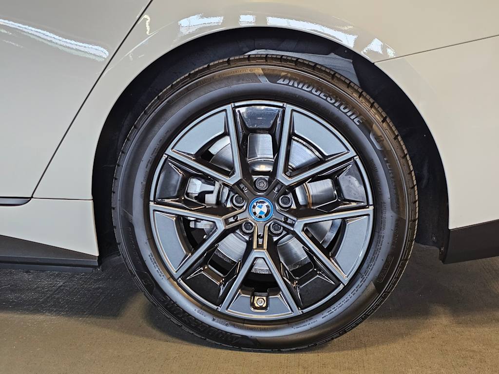 Thumbnail: 2023 BMW i4 - 7