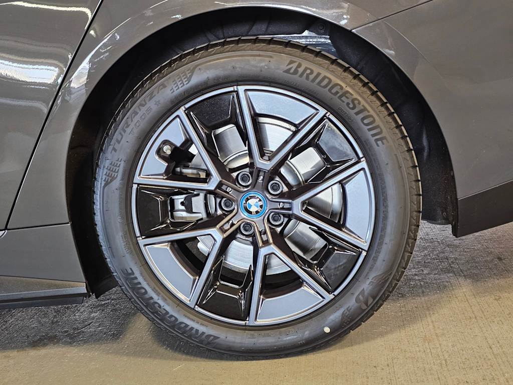 Thumbnail: 2023 BMW i4 - 7
