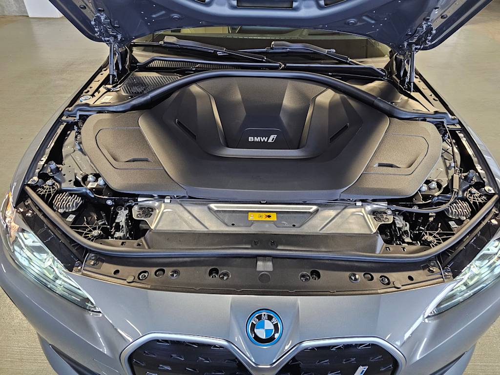 Thumbnail: 2023 BMW i4 - 8