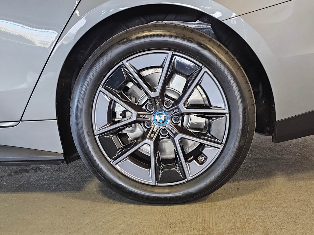 Thumbnail: 2023 BMW i4 - 7