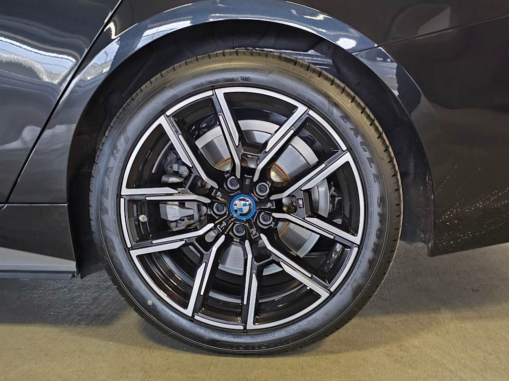 Thumbnail: 2024 BMW i4 - 7
