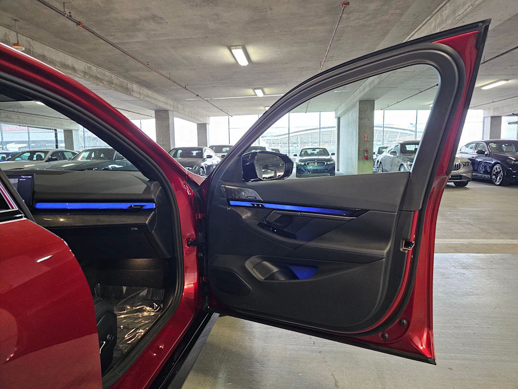 Thumbnail: 2025 BMW i5 - 34