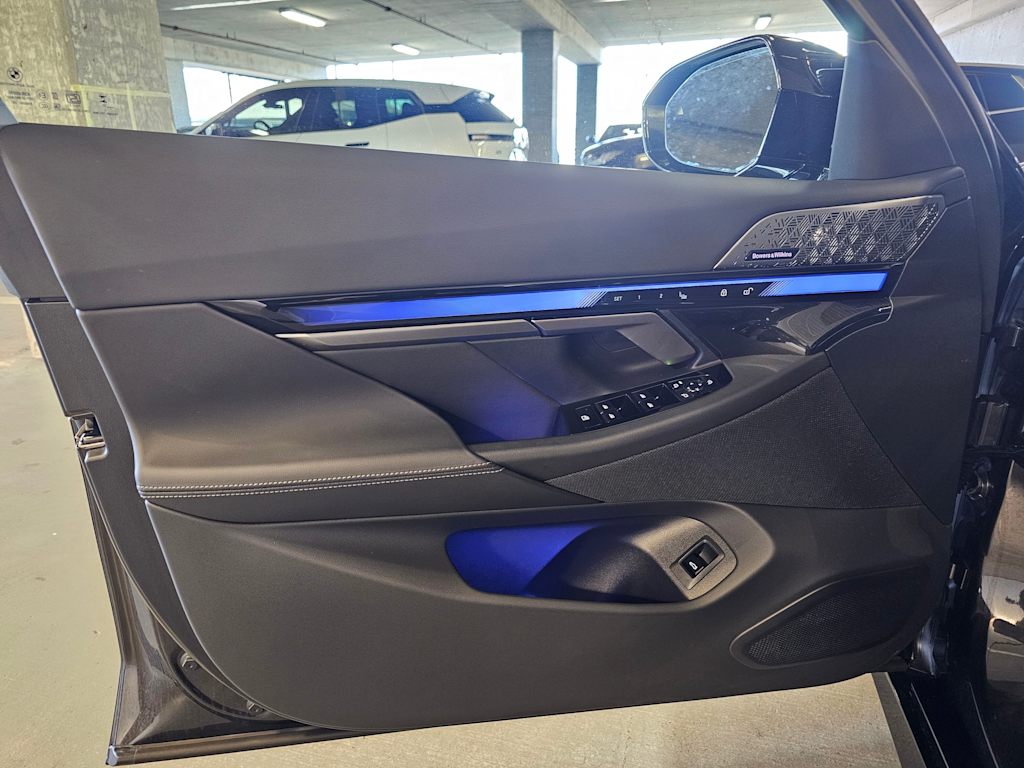Thumbnail: 2025 BMW i5 - 25