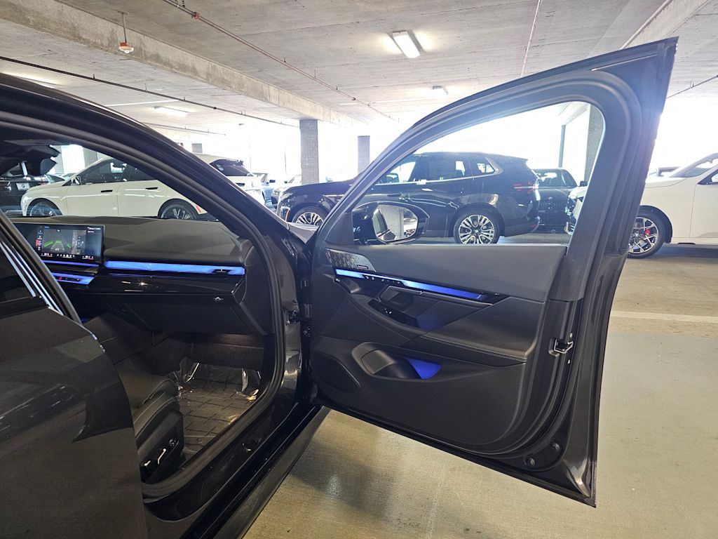 Thumbnail: 2025 BMW i5 - 31