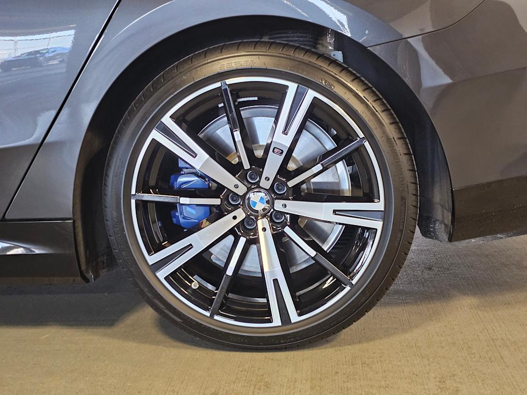 Thumbnail: 2025 BMW i5 - 7
