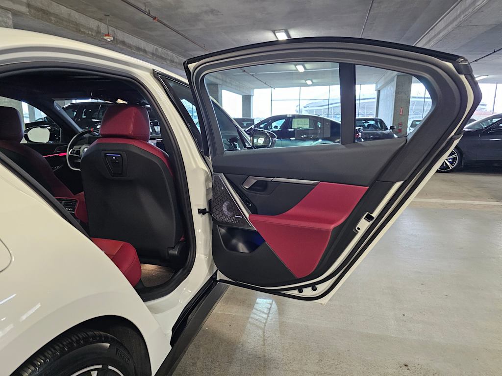 Thumbnail: 2025 BMW i5 - 25