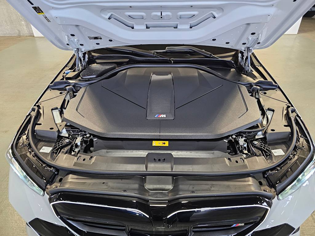 Thumbnail: 2025 BMW i5 - 9