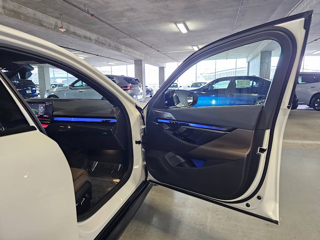 Thumbnail: 2025 BMW i5 - 30