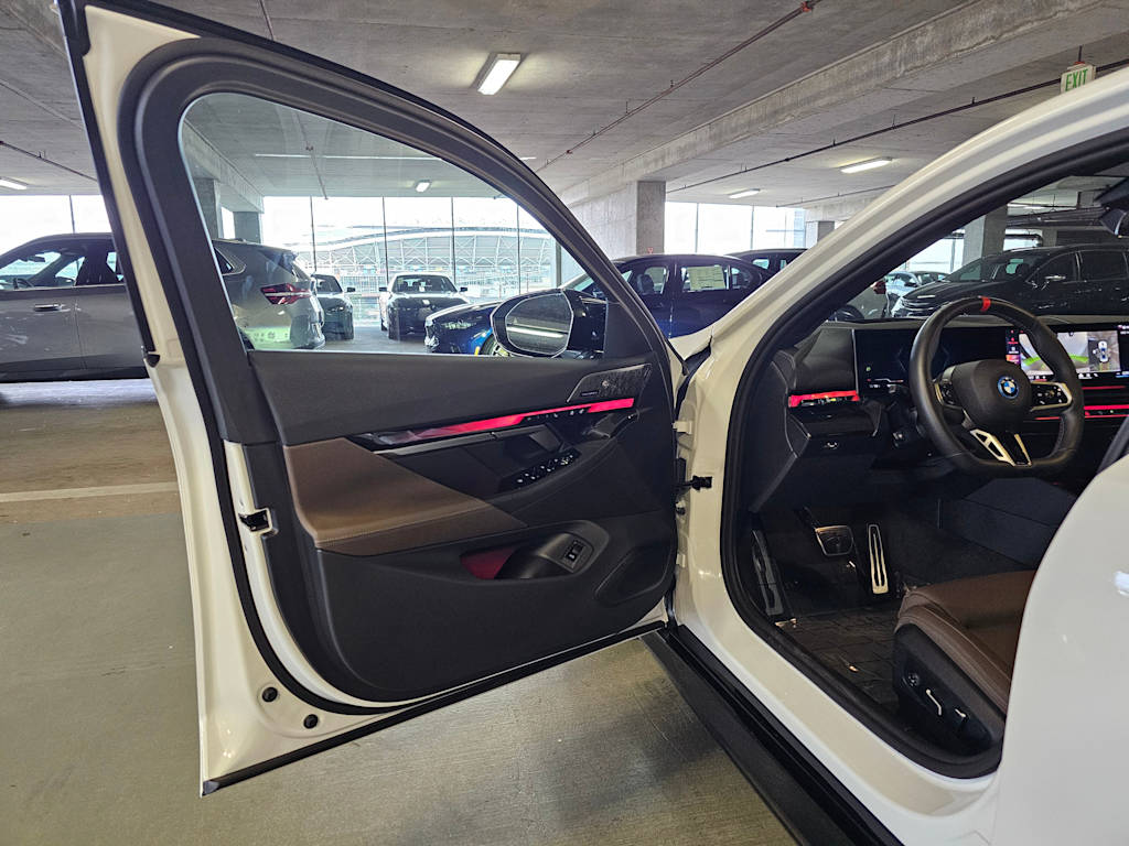 Thumbnail: 2025 BMW i5 - 26