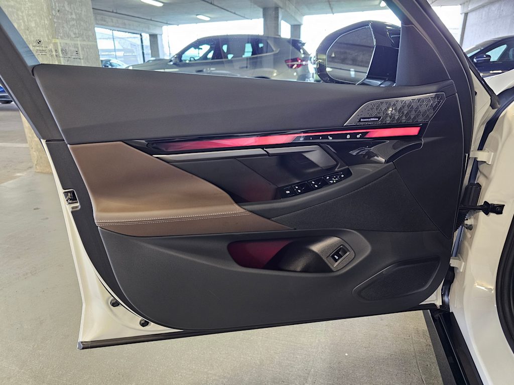 Thumbnail: 2025 BMW i5 - 25