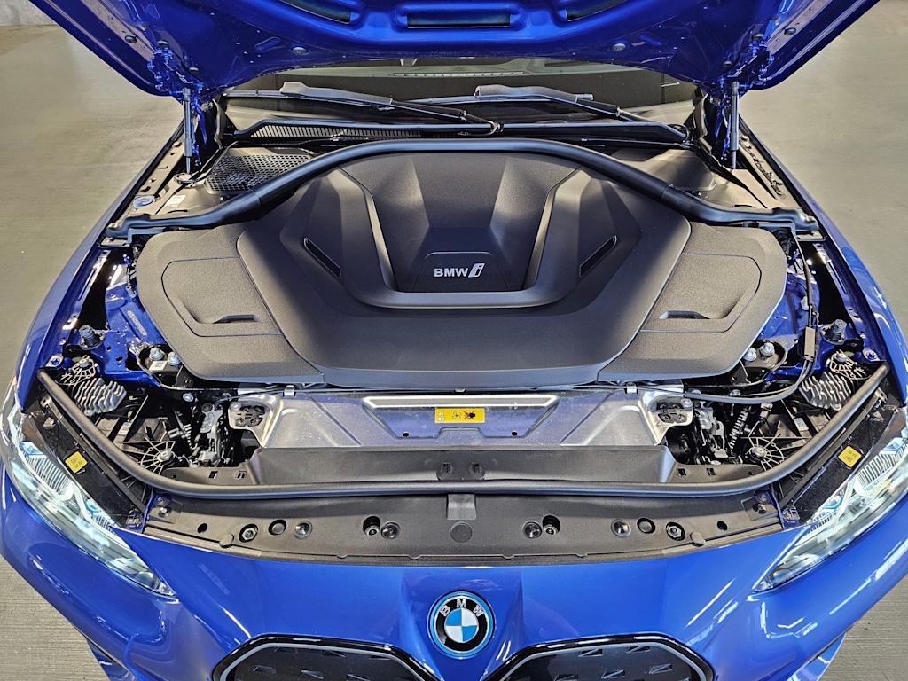 Thumbnail: 2023 BMW i4 - 9