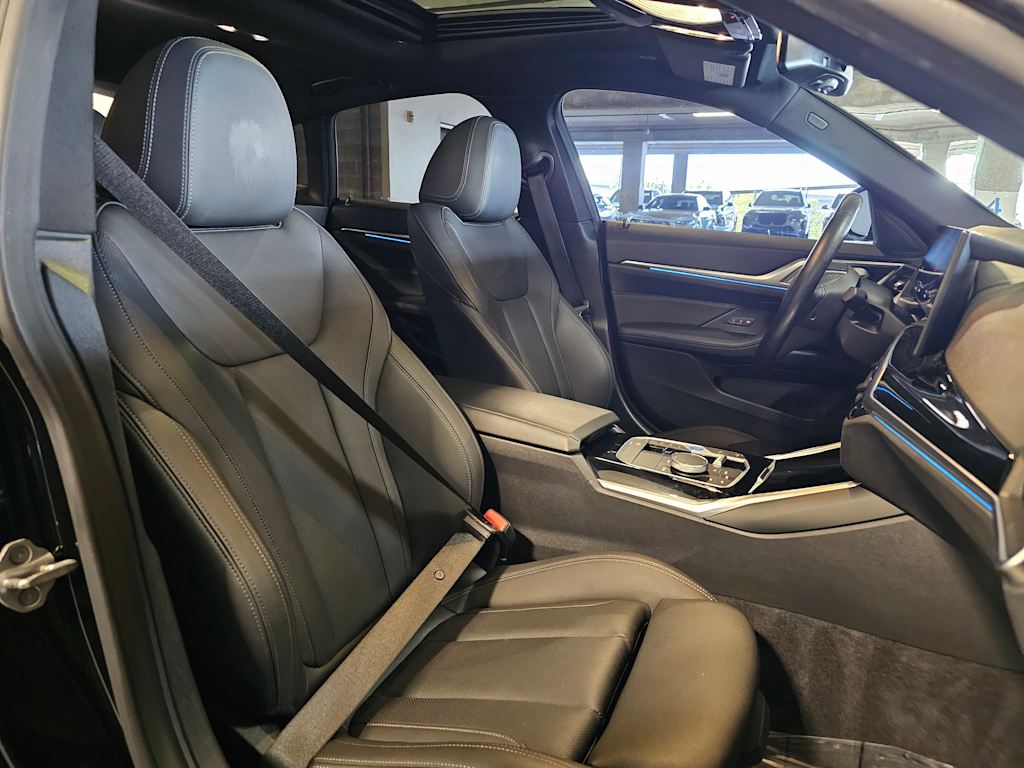 Thumbnail: 2023 BMW i4 - 33
