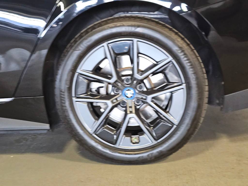 Thumbnail: 2023 BMW i4 - 7
