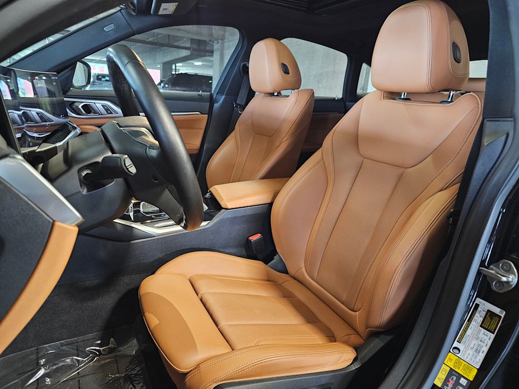 Thumbnail: 2022 BMW i4 - 10