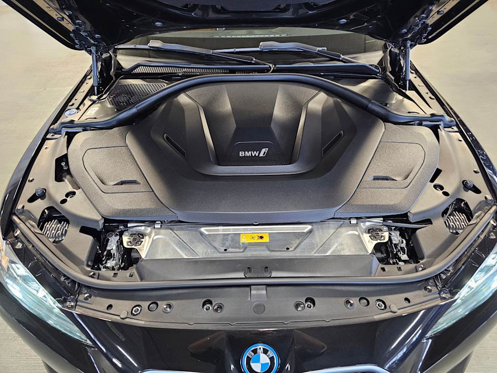 Thumbnail: 2022 BMW i4 - 8