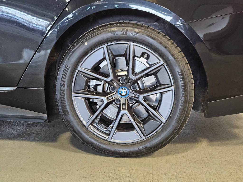 Thumbnail: 2022 BMW i4 - 7