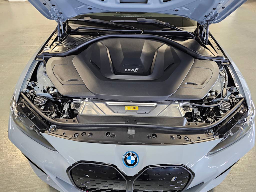 Thumbnail: 2023 BMW i4 - 8