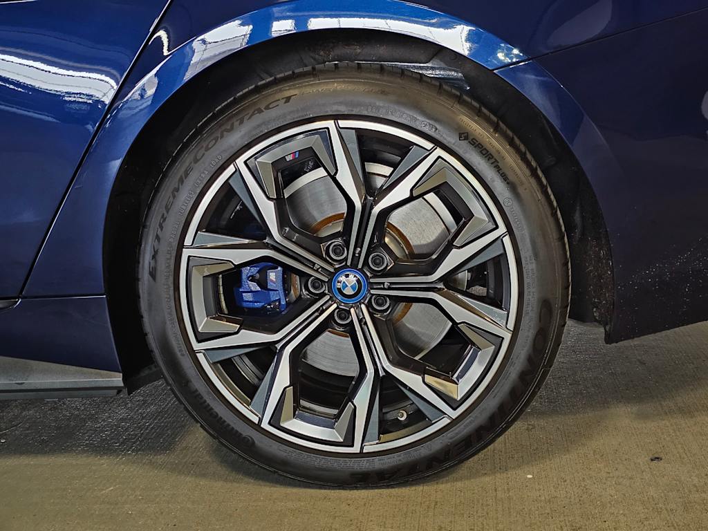 Thumbnail: 2023 BMW i4 - 8