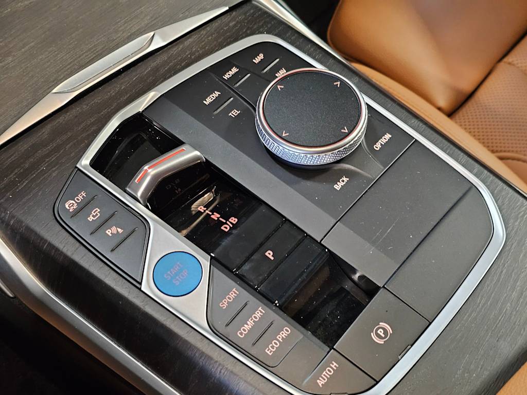 Thumbnail: 2023 BMW i4 - 16