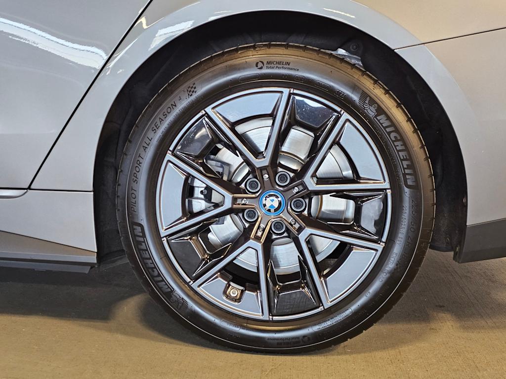 Thumbnail: 2023 BMW i4 - 7