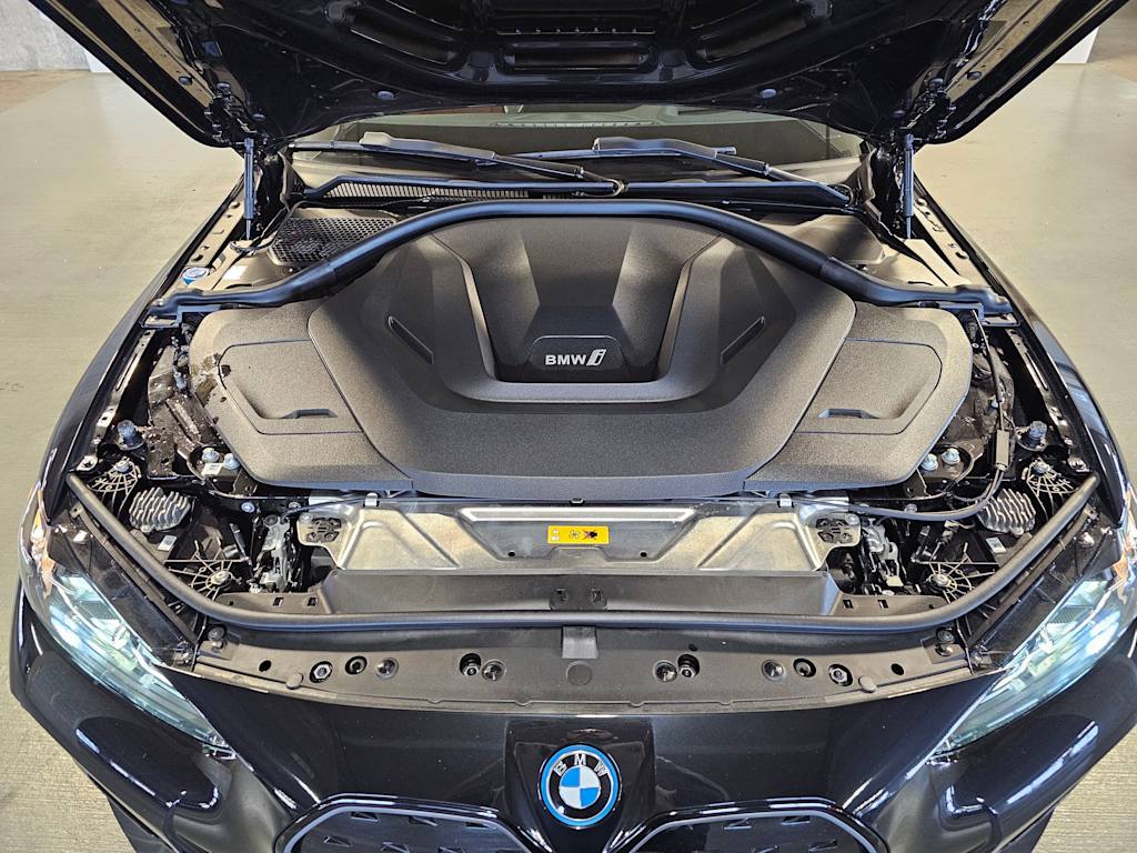 Thumbnail: 2023 BMW i4 - 8