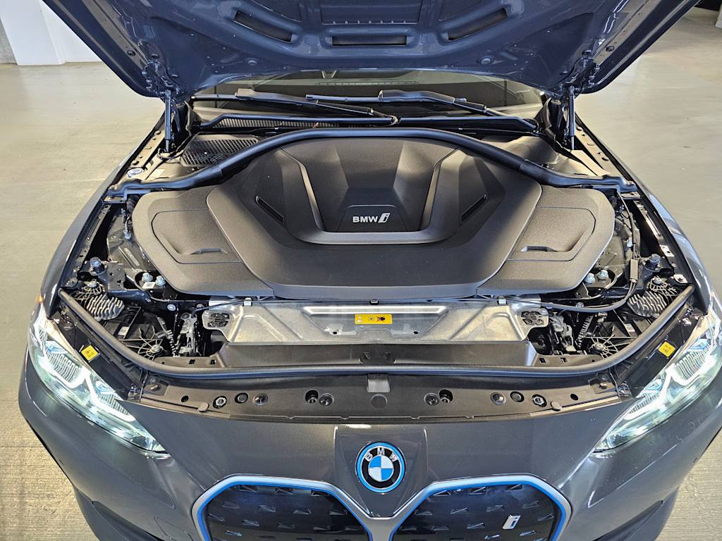 Thumbnail: 2023 BMW i4 - 9
