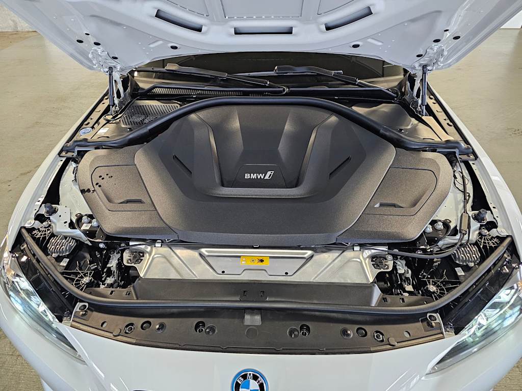 Thumbnail: 2024 BMW i4 - 9
