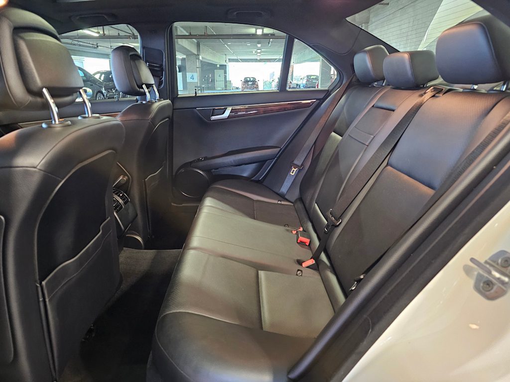 Thumbnail: 2013 Mercedes-Benz C-Class - 12