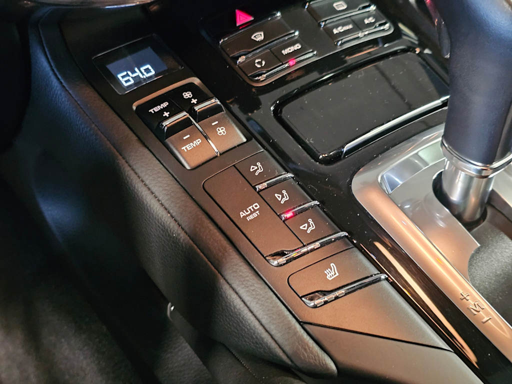 Thumbnail: 2013 Porsche Cayenne - 26