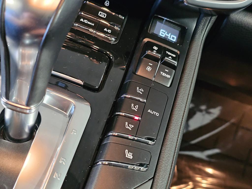 Thumbnail: 2013 Porsche Cayenne - 28