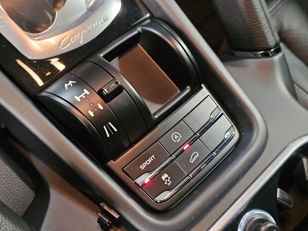 Thumbnail: 2013 Porsche Cayenne - 17