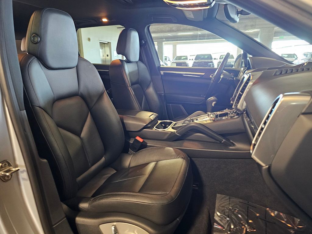 Thumbnail: 2013 Porsche Cayenne - 38
