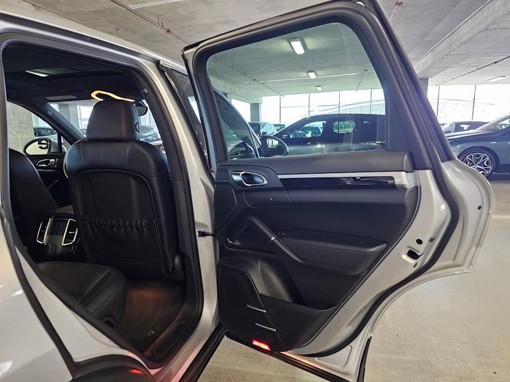 Thumbnail: 2013 Porsche Cayenne - 35
