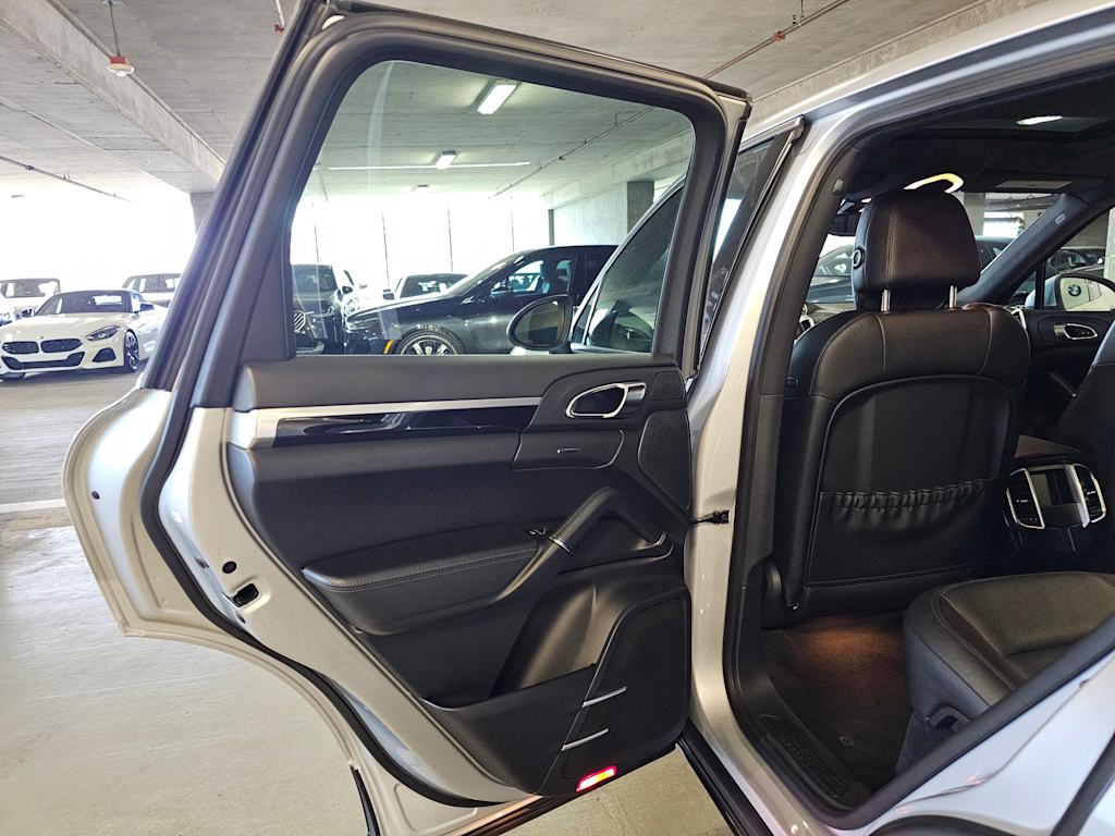 Thumbnail: 2013 Porsche Cayenne - 33