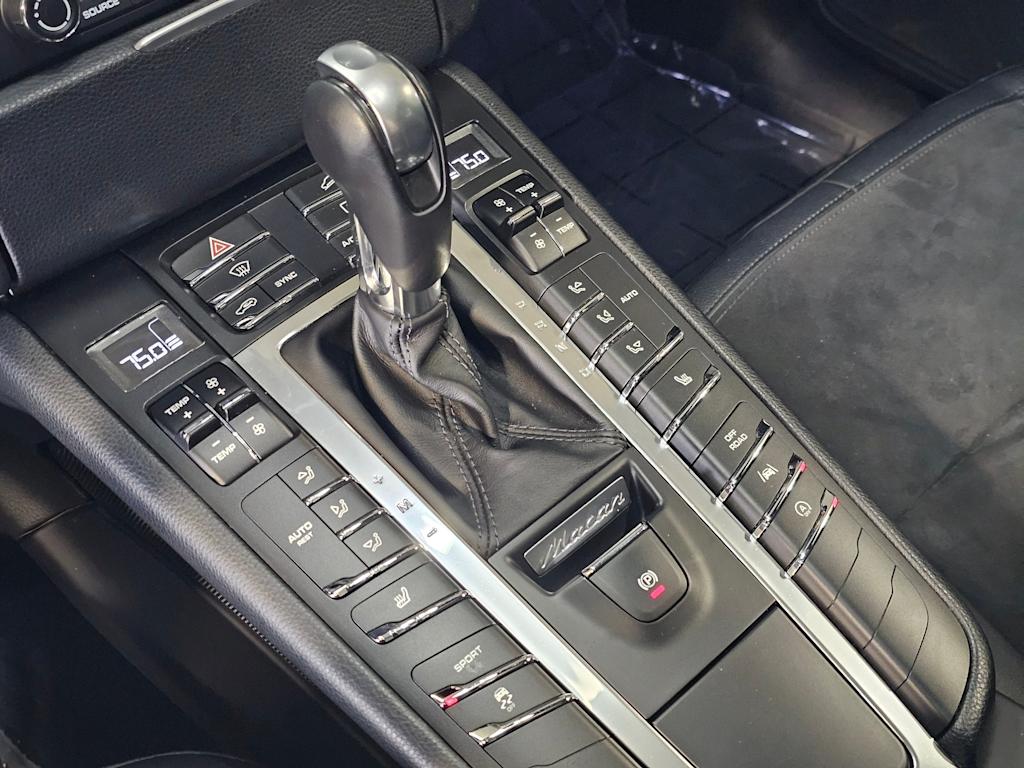 Thumbnail: 2017 Porsche Macan - 17