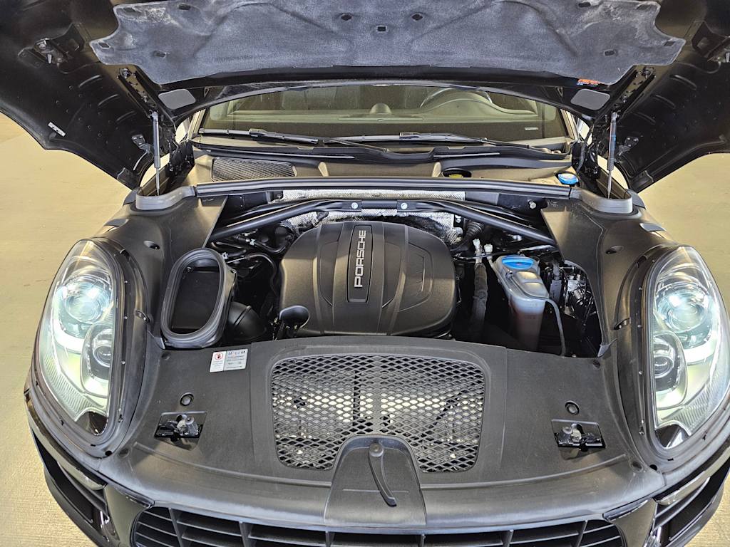 Thumbnail: 2017 Porsche Macan - 9